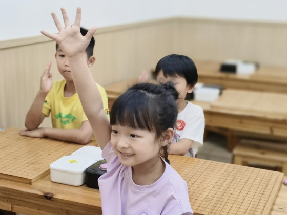 在歡樂的課堂里，孩子們沉浸在愉悅的氛圍中，享受著每一次的探索與學(xué)習(xí)~_副本.jpg