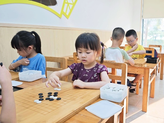 3、我們這一周的照片分享又再次回到了我們小棋手們的課堂日常_副本.jpg