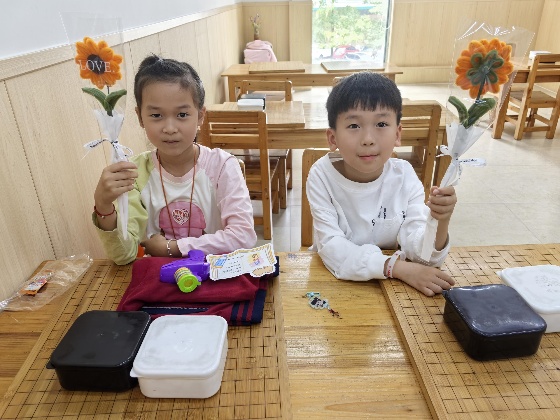 3、為了這個重要的節(jié)日，棋院為媽媽們準(zhǔn)備了一份小禮物_副本.jpg